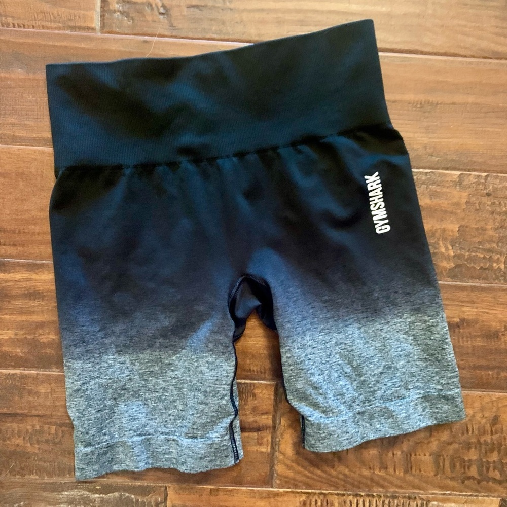 Gymshark Women’s Ombre Black and Gray Shorts - SZ S